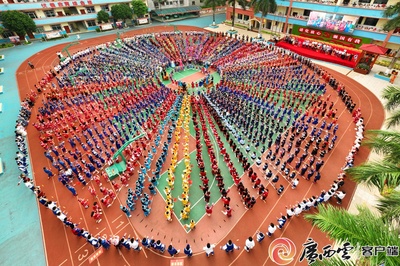 南宁市扶壮学校2000多名师生一起唱山歌迎“三月三”